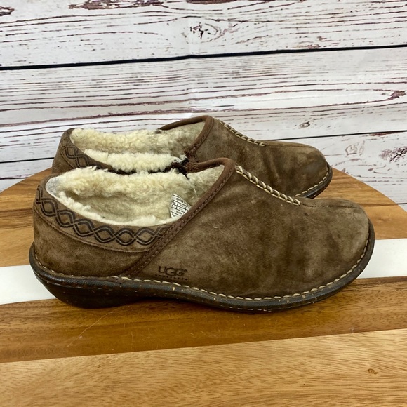 UGG Bettey Shoes -Women's - Picture 2 of 10
